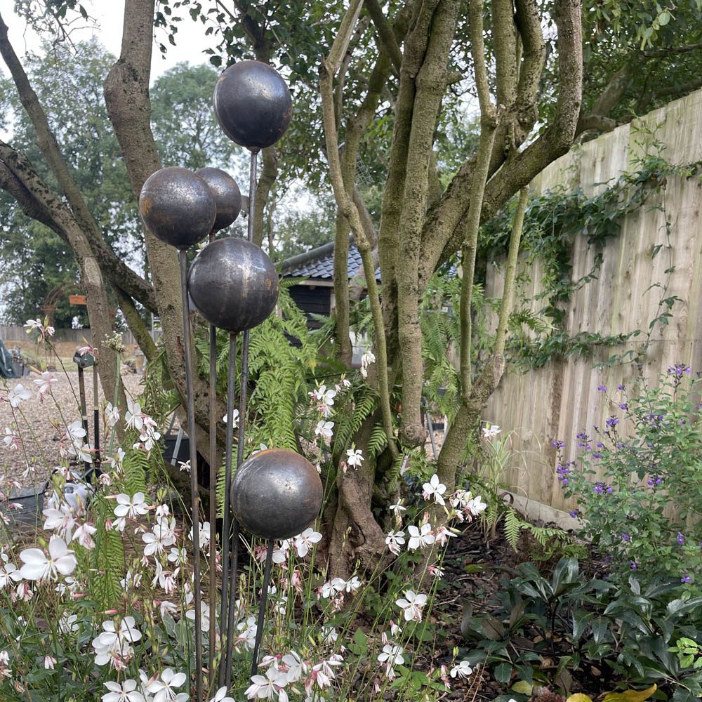 Cluster of 5 Garden Stake Ornaments – Balls Large 5061098721920